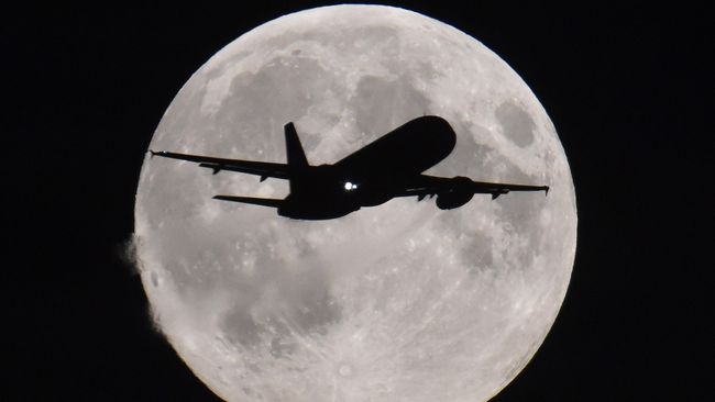 Pesawat Antariksa Tiongkok Ungkap Lapis Permukaan Bulan