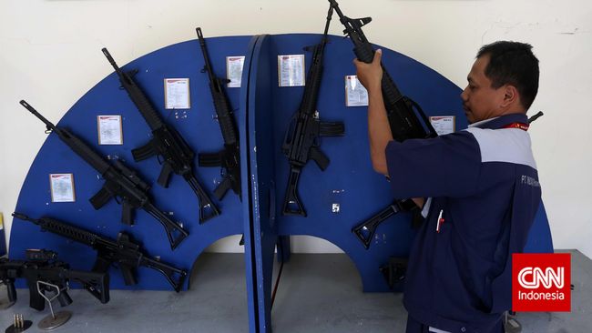 Jokowi Janji Suntik Dana untuk PT Pindad