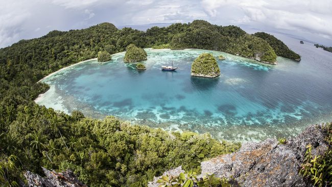 Pantai-pantai Terbaik di Indonesia Versi Turis Mancanegara