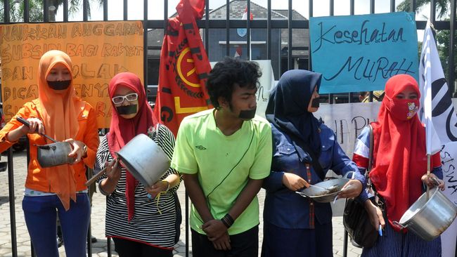Puisi: Tentang Kritik
