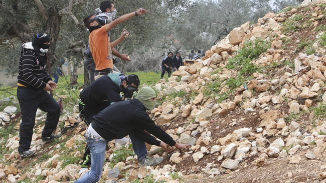 Lempar Batu, Rakyat Palestina Terancam Dipenjara 20 Tahun
