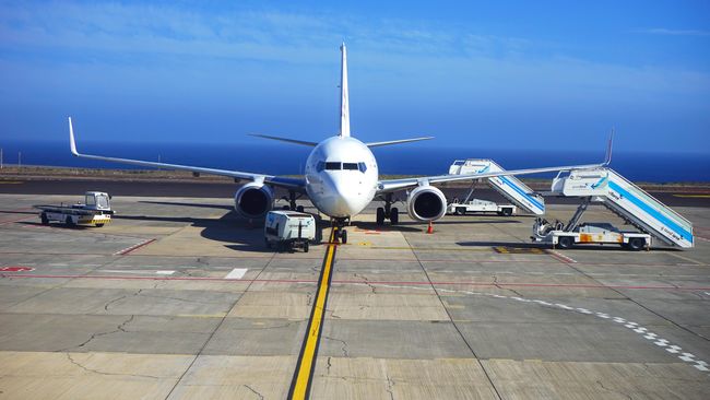 Alasan Alat Elektronik Tak Boleh Aktif di Pesawat