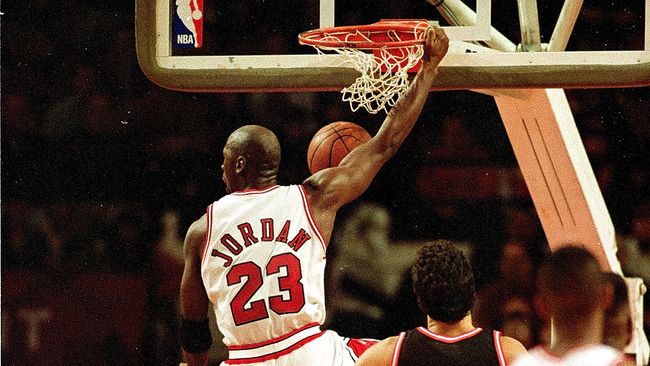 Michael Jordan: 23, 45, dan 12
