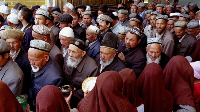 China Vonis Penjara 45 Warga Muslim Uighur
