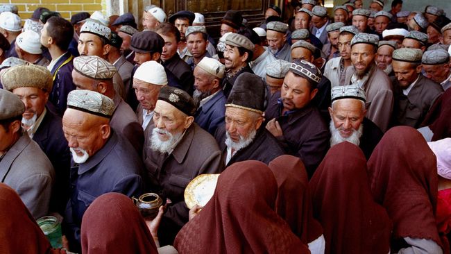 Turki Terima Ratusan Warga Uighur, China Meradang