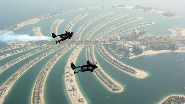 Aksi Gila Manusia Terbang di Langit Dubai
