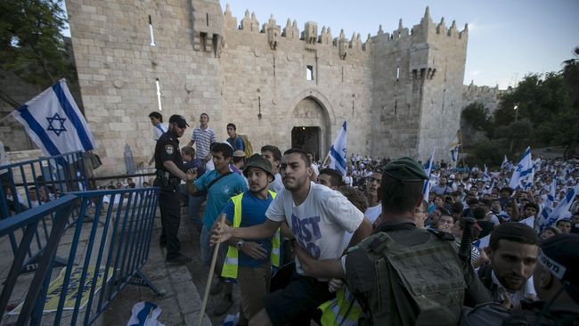 Polisi Israel Bentrok dengan Warga Palestina di Yerusalem