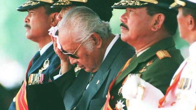Kisah Budiman Pantau Soeharto Lengser Lewat Radio Penjara