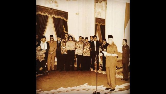 Cerita 16 Bom di Sekitar Istana Jelang Soeharto Lengser