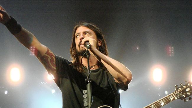 Dave Grohl Ajak Sang Putri Duet di Panggung 'Foo Fighters'