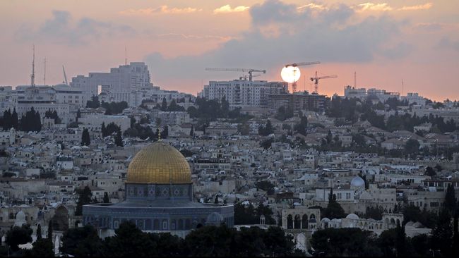 Protes Larangan Israel, Gereja di Palestina Kumandangkan Azan