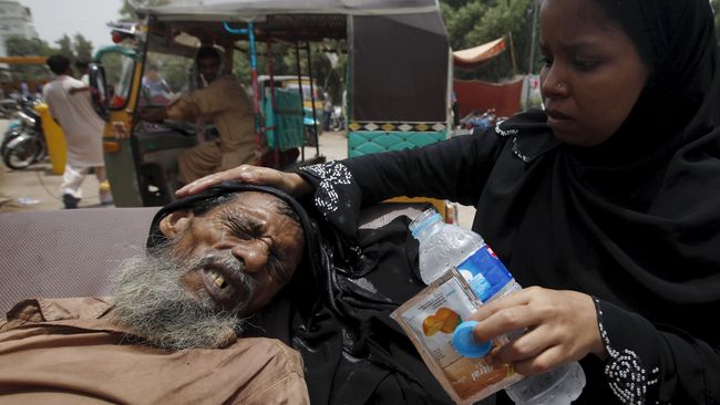 Korban Tewas Pakistan Tembus 1.000, Penggali Kubur Kelelahan