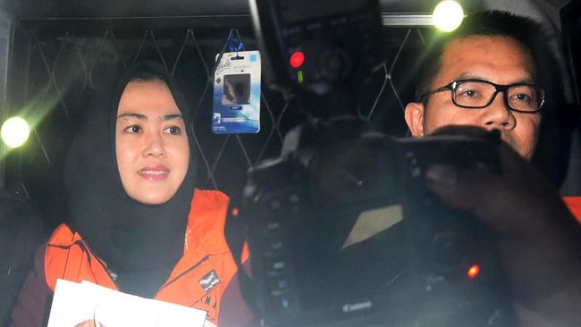 Bupati Empat Lawang dan Istri Didakwa Suap Akil 