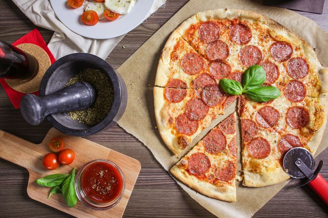 Ada Berapa Kalori dalam Satu Slice Pizza Pepperoni?