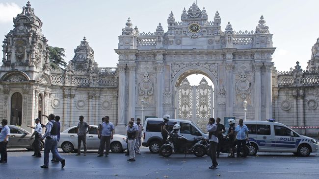 Istana Istanbul Diserang Kelompok Bersenjata