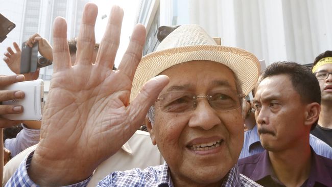 Kepolisian Malaysia Periksa Mahathir Mohammad