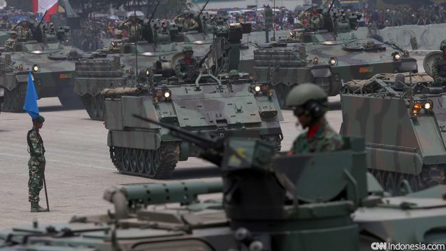 Jokowi Larang Pengadaan Senjata TNI Lewat Broker
