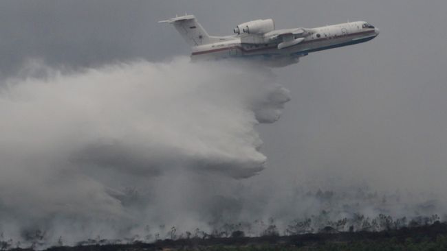 Padamkan Api, Sewa Dua Pesawat Rusia Dibayar Sinar Mas