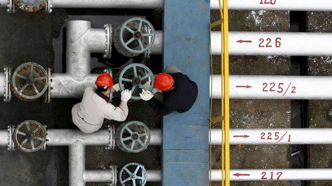 Menunggu Kepastian OPEC, Harga Minyak Terkoreksi Tipis