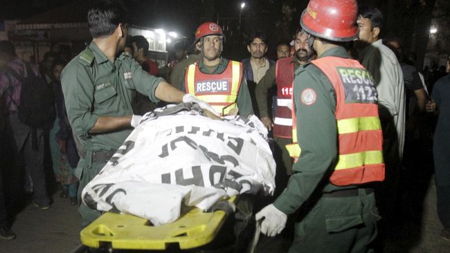 Bom Bunuh Diri Meledak di Kuil Pakistan, 60 Orang Tewas