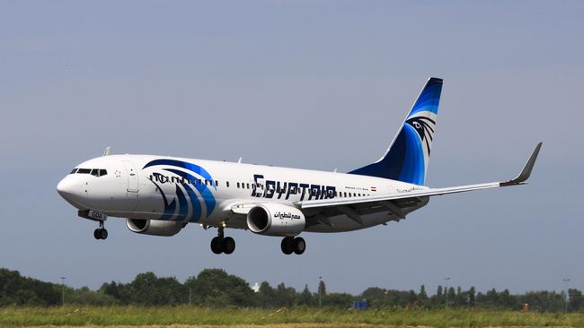 Pesawat EgyptAir Berbelok Tajam Lalu Menukik Jatuh