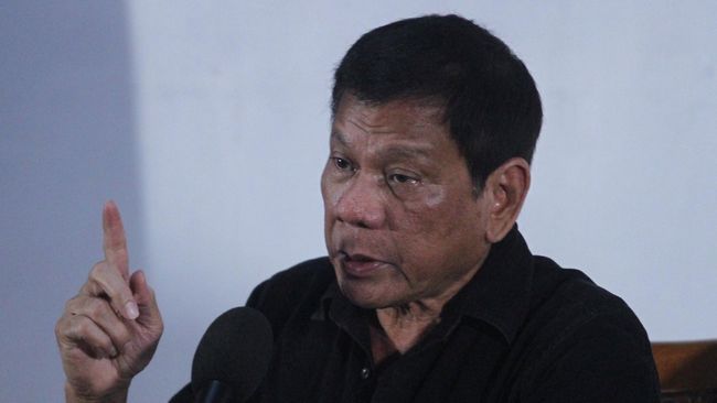 Duterte Perintahkan Bom Semua Ekstremis Meski Bawa Sandera