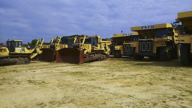 40+ United Tractors Jakarta Timur Background