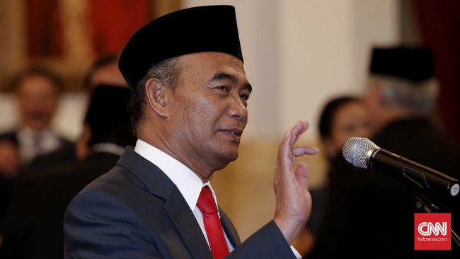 Mendikbud Pastikan Sertifikasi dan Tunjangan Guru Tetap Jalan