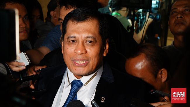 Nurdin Halid Sambangi Rumah Setya Novanto