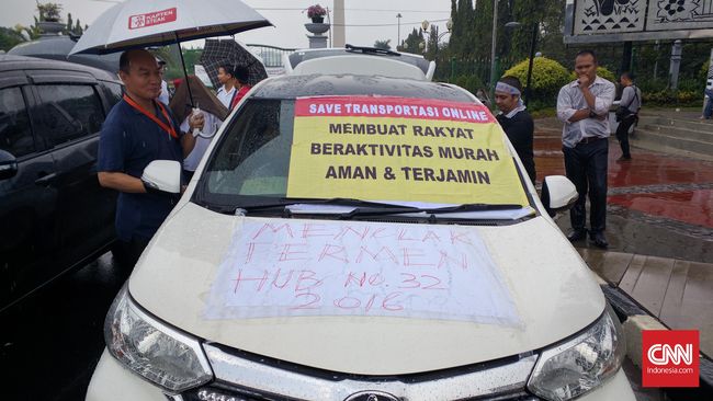 Viral Video Sopir Taksi Online Saat Dipermalukan di Bandara