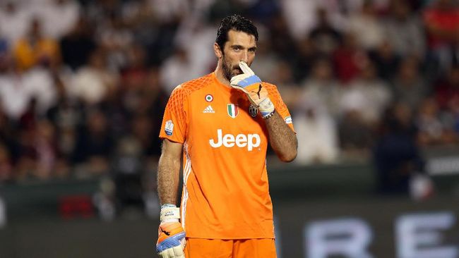 Buffon Nyaris Berkostum Barcelona