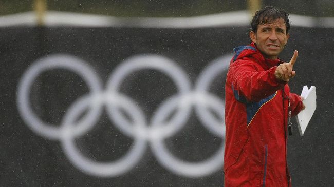 Luis Milla Resmi Latih Timnas Indonesia