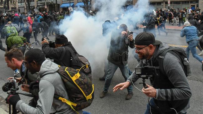 Protes Anti Kekerasan Polisi Menyebar ke Pusat Kota Paris