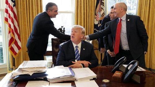 Panggilan Telepon yang Buat Trump Tak Blokir Irak