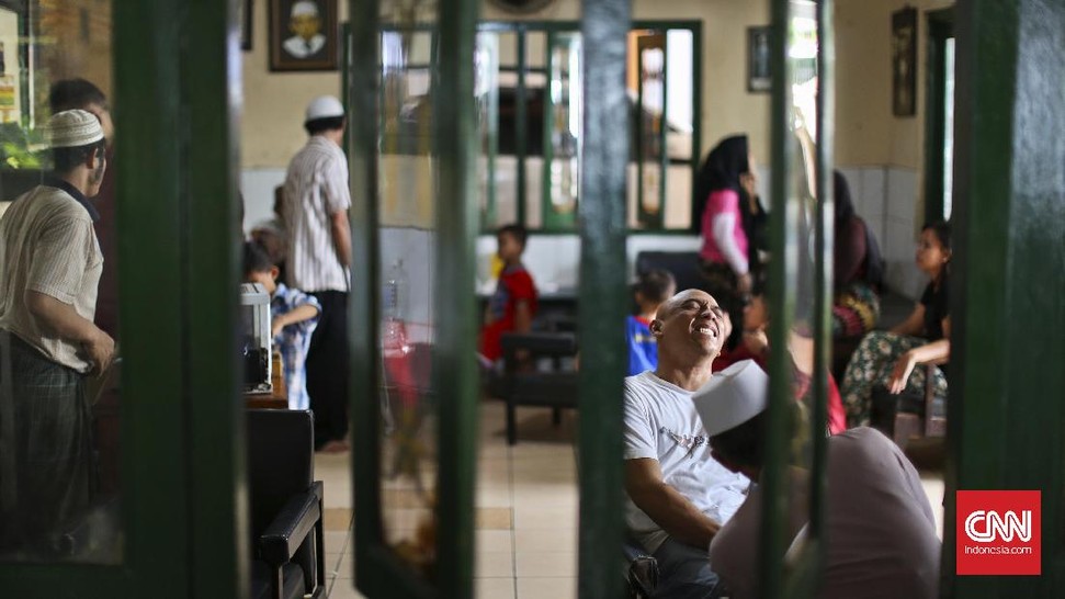 Membuktikan Khasiat Pijat Haji Naim