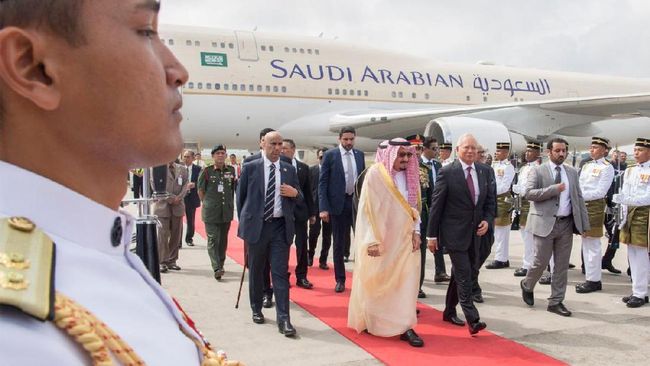 Karpet Mewah Sambut Kedatangan Raja Arab Saudi di Malaysia