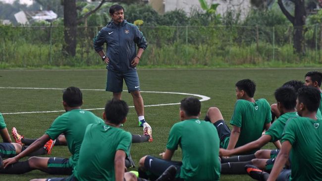 Indra Sjafri: Pesepakbola Harus Cerdas!