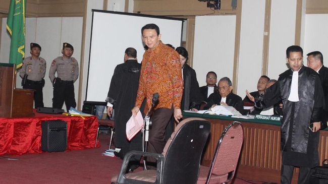 Tim Kuasa Hukum Ahok Hadirkan Tiga Saksi