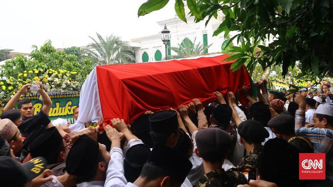 Pemakaman Hasyim Muzadi Penuh Haru
