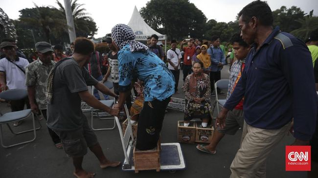 Petani Kendeng Terus Tuntut Jokowi Setop Proyek Semen Rembang
