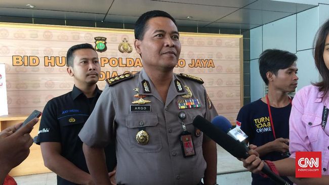 Polisi Tetapkan Firza Husein Tersangka Kasus Chat Mesum