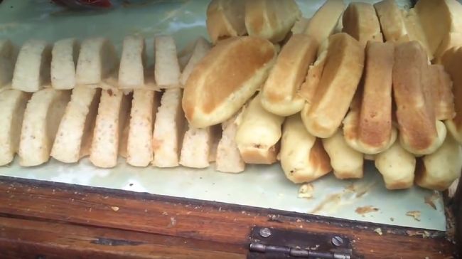 Mengenal Bandros, Jajanan Klasik yang Kian Langka