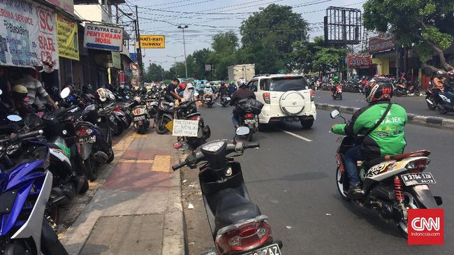 Pelaju Motor di Trotoar Mendapat Ancaman Operasi Lintas Jaya