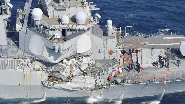Kapal Perang AS Bertabrakan di Perairan Jepang