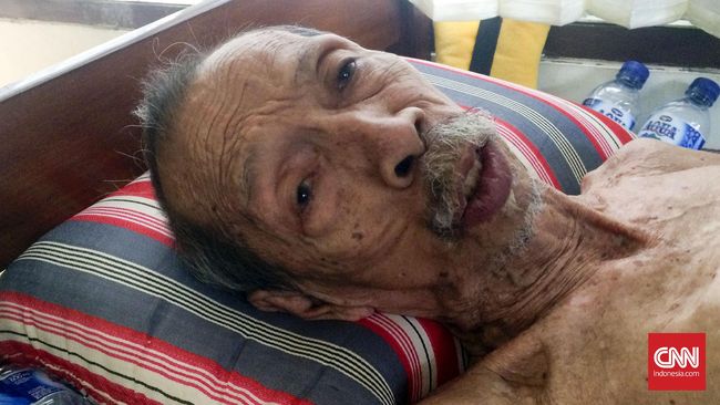 Cerita Sepi Opung Rus Lebaran di Panti Jompo