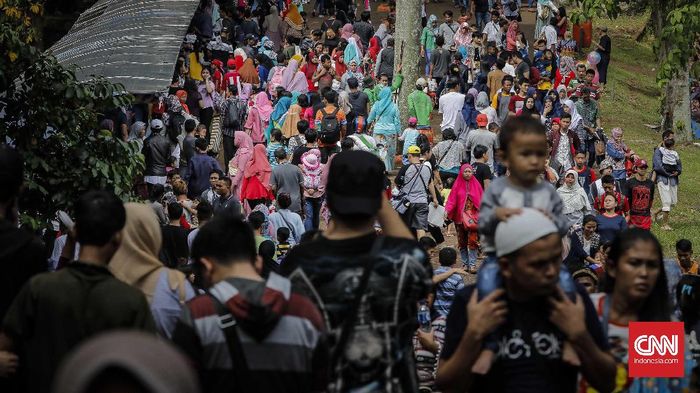 Ragunan Tetap Penuh Walau Diguyur Hujan