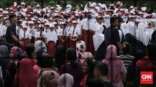 Hari Pertama Sekolah dan Usai Anies Bukan Mendikbud Lagi