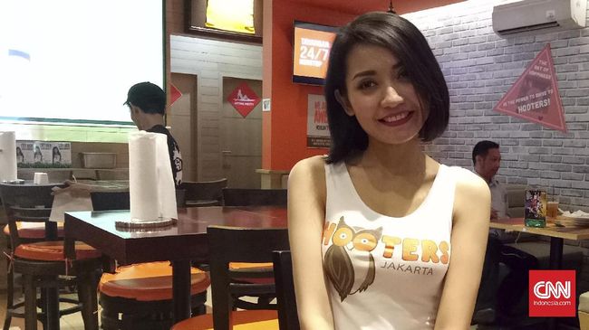 Cerita Buka-bukaan Pramusaji Hooters Jakarta 