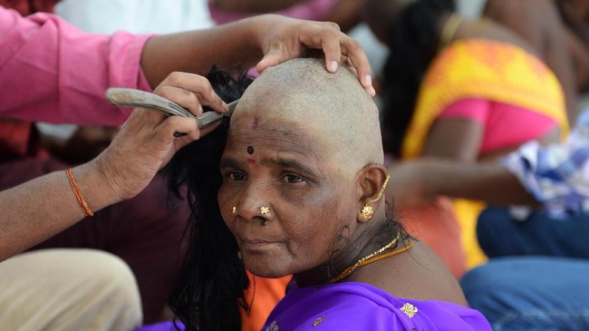 Rambut Persembahan untuk Kuil Jadi Bisnis Wig Menggiurkan