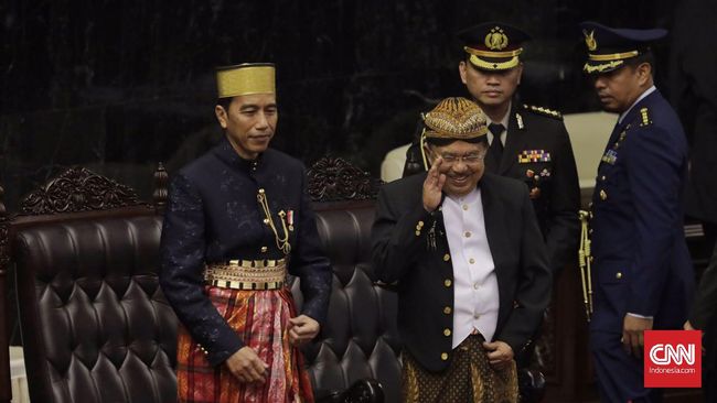 Kisah di Balik Tertukarnya Pakaian Adat Jokowi & JK
